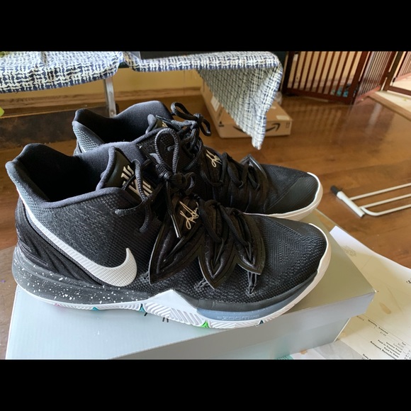 Kryie 5 black magic - Picture 4 of 6